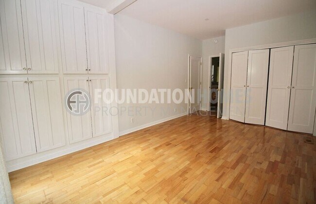 Building Photo - 307 Oakdale Ave