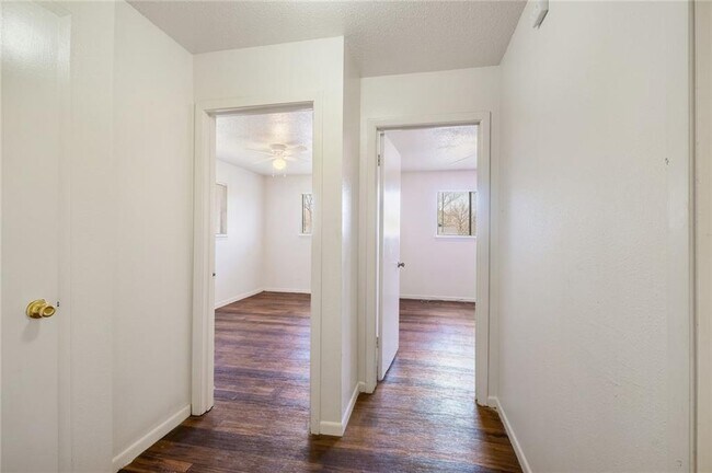 Building Photo - 200 Concho St