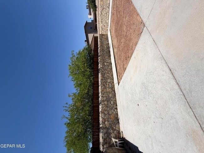 Building Photo - 3873 Loma Dante