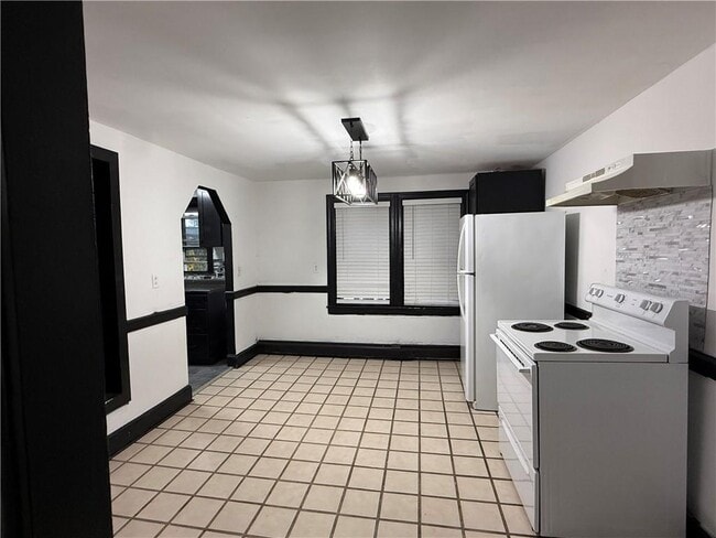 Building Photo - 121 Central Ave