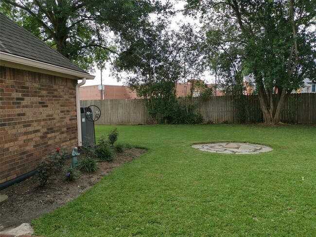 Building Photo - 16714 Rustic Colony Dr