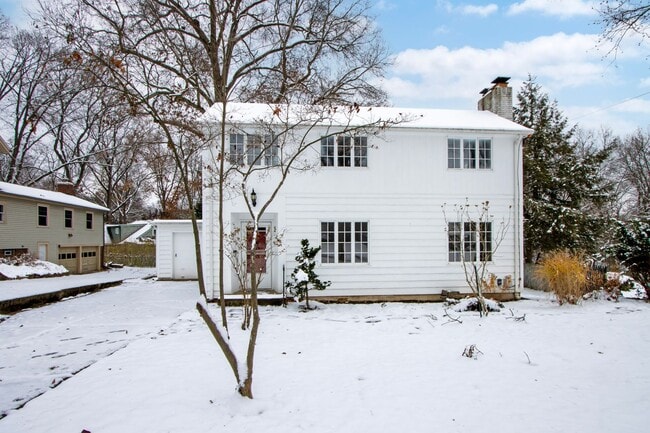 Building Photo - Two bedroom single-family home