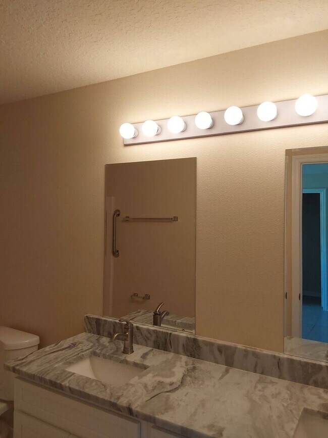Building Photo - Beautiful 4-Bedroom, 2-Bath Home with 2-Ca...