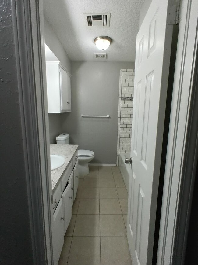 Building Photo - Better Than New! W/appliances!