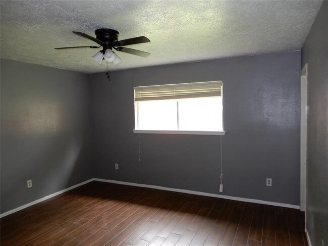 Building Photo - 15610 Morning Dove Dr