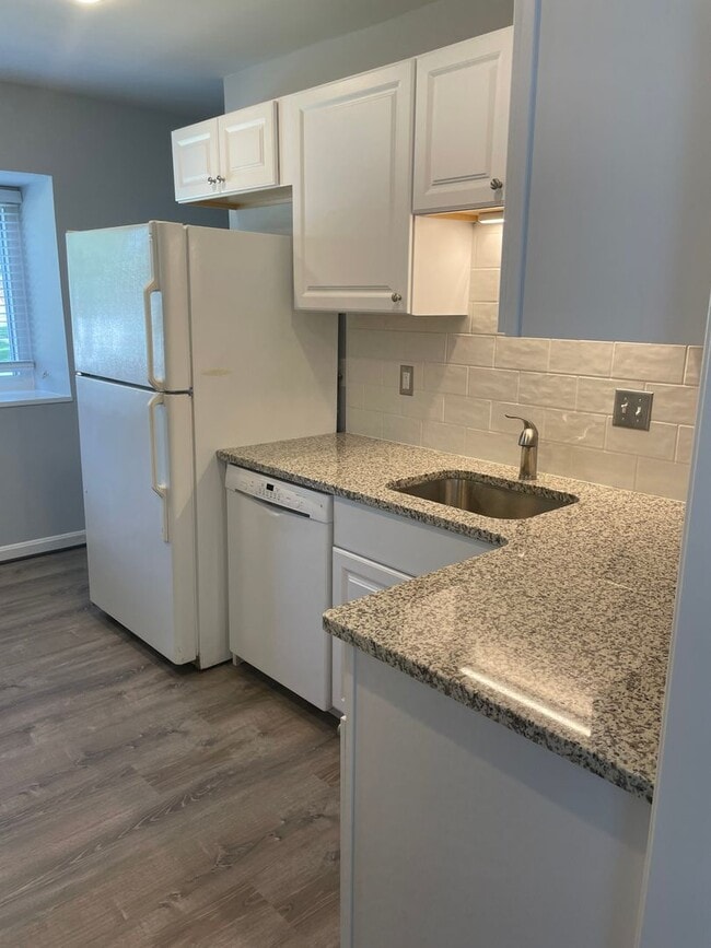 Building Photo - End unit townhome in Annapolis!