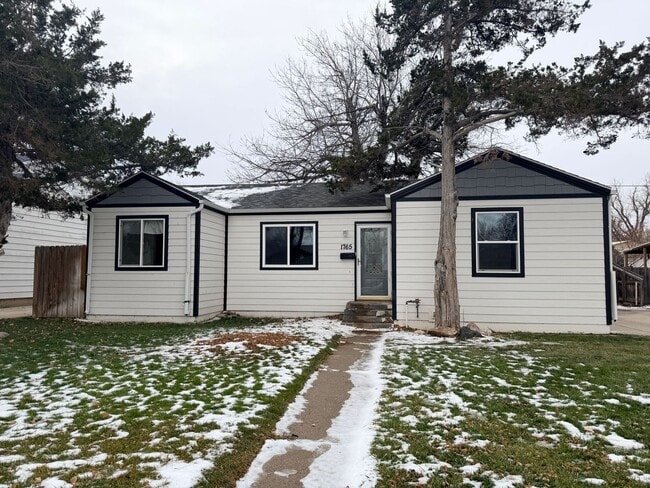 Building Photo - RENTAL 3 Bed Home w/ Garage Workshop & Fenced Yard