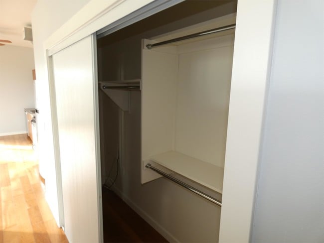 Building Photo - 889 Date St