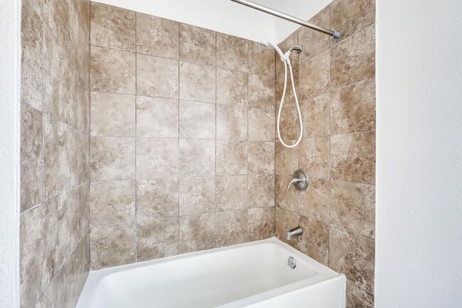 Building Photo - Very Nice 1 Bedroom Free Standing Apartment