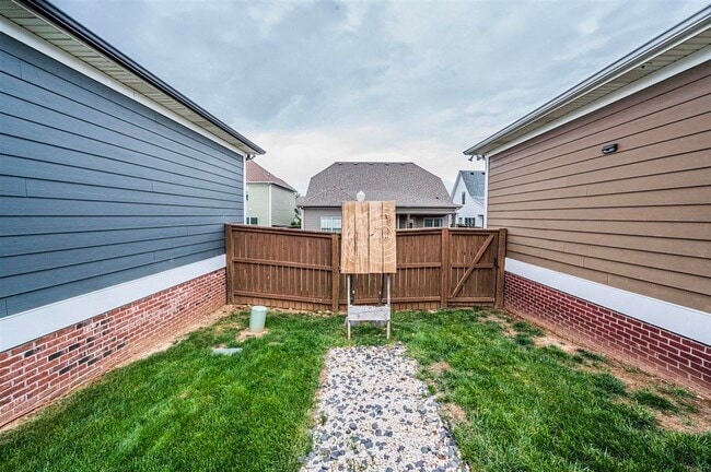 Building Photo - 657 Constitution Dr