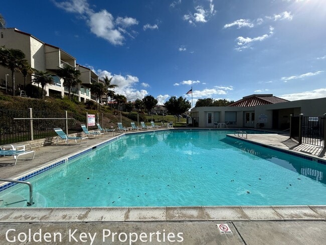 Building Photo - Welcome to this charming 2-bedroom, 2-bathroom downstairs end unit in Alta Mira in Carlsbad!!