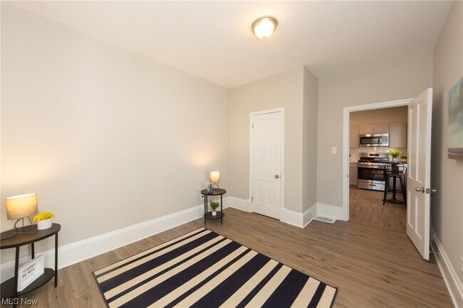 Building Photo - 2057 Fairview