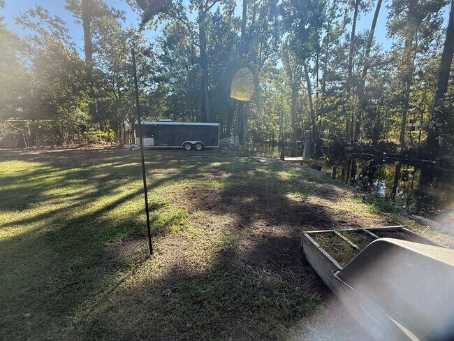 Building Photo - Cottage On The Water