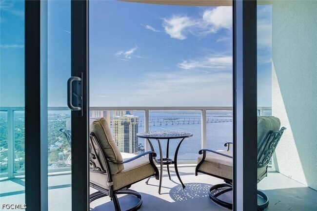 Building Photo - 3000 Oasis Way