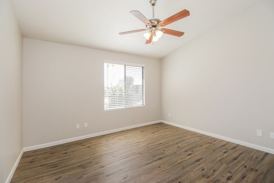 Building Photo - 1338 N Brittany Ln