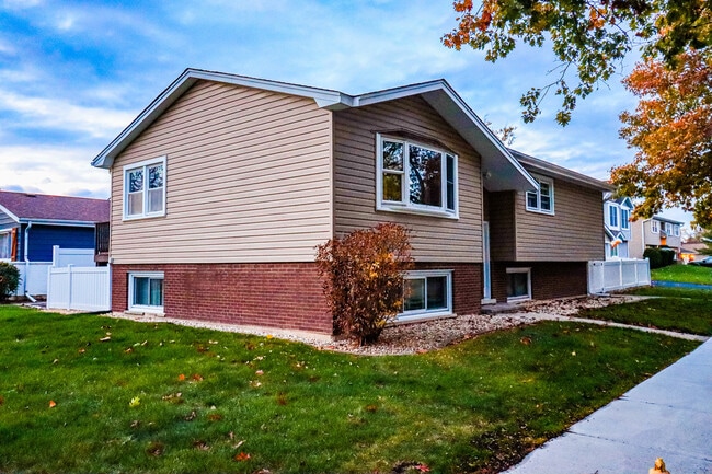 Building Photo - 500 Westwood Ave