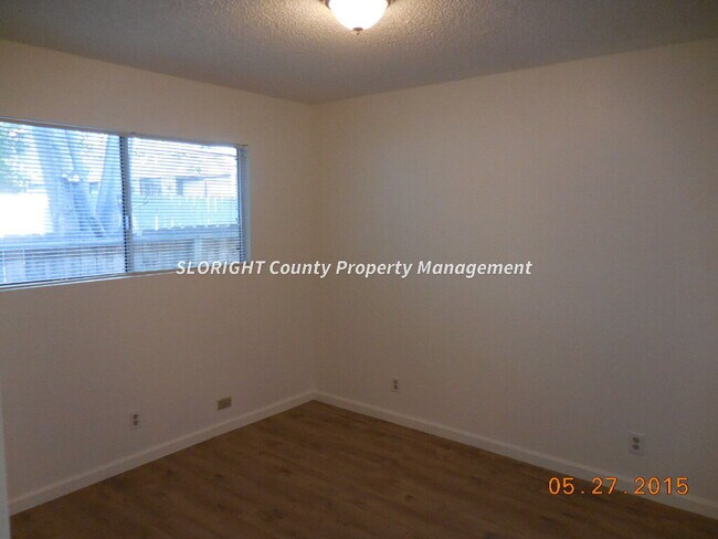Building Photo - AVAILABLE DECEMBER - 2 bed / 1 Bath Single...