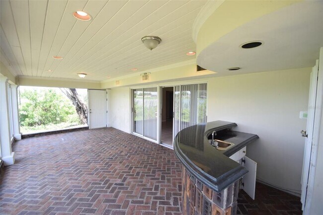 Building Photo - 1204 Honeytree Ln W