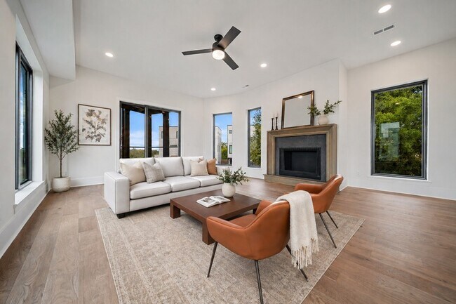 Building Photo - 6011 Hill Cir Dr