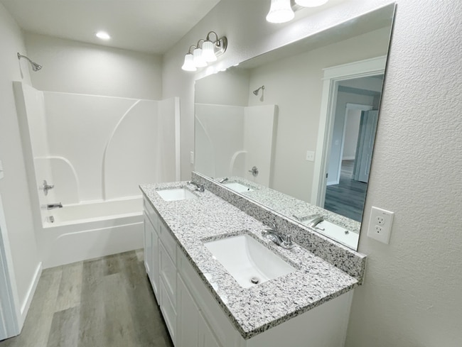 Building Photo - Stunning 3bd 2 ba house near 70 Bypass