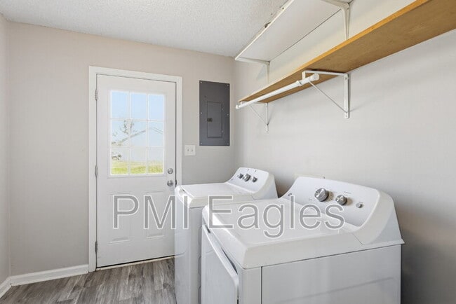 Building Photo - 112 Waterford Dr