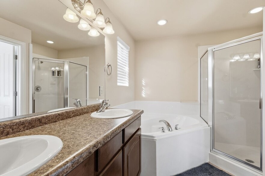 Building Photo - 1799 800 N