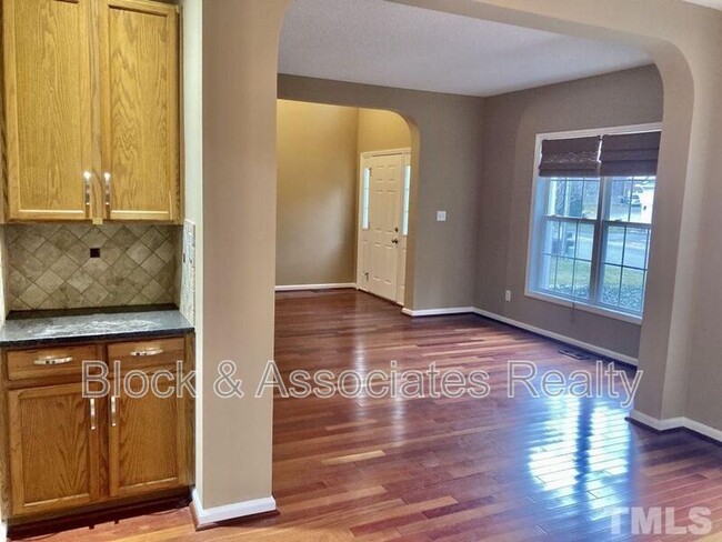 Building Photo - 9012 Blakehurst Dr