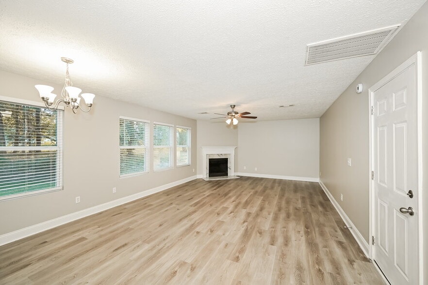 Building Photo - 805 General Barksdale Dr