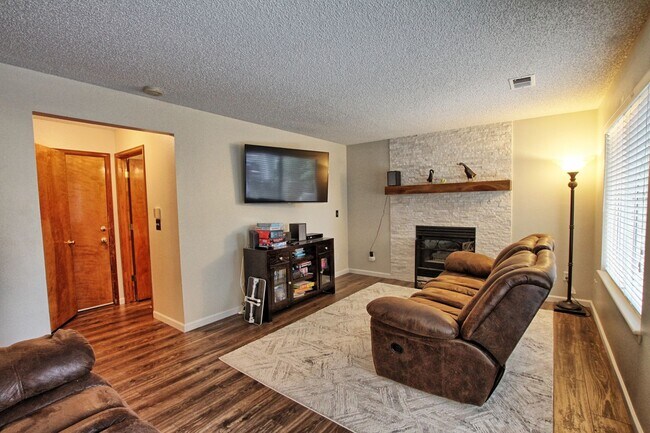 Building Photo - 4 bed 3 bath home in Clarke Farms Parker