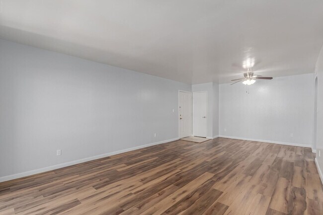 Building Photo - 10444 N 69th St