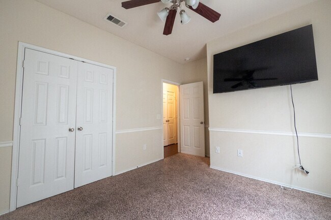 Building Photo - 1414 S Maple Dr