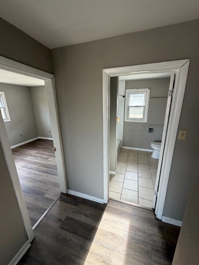 Building Photo - 510 E 3rd St