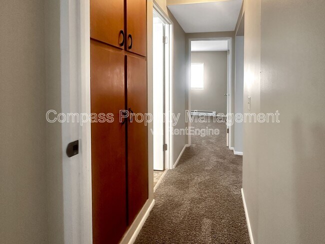Building Photo - 2841 S Burdick St