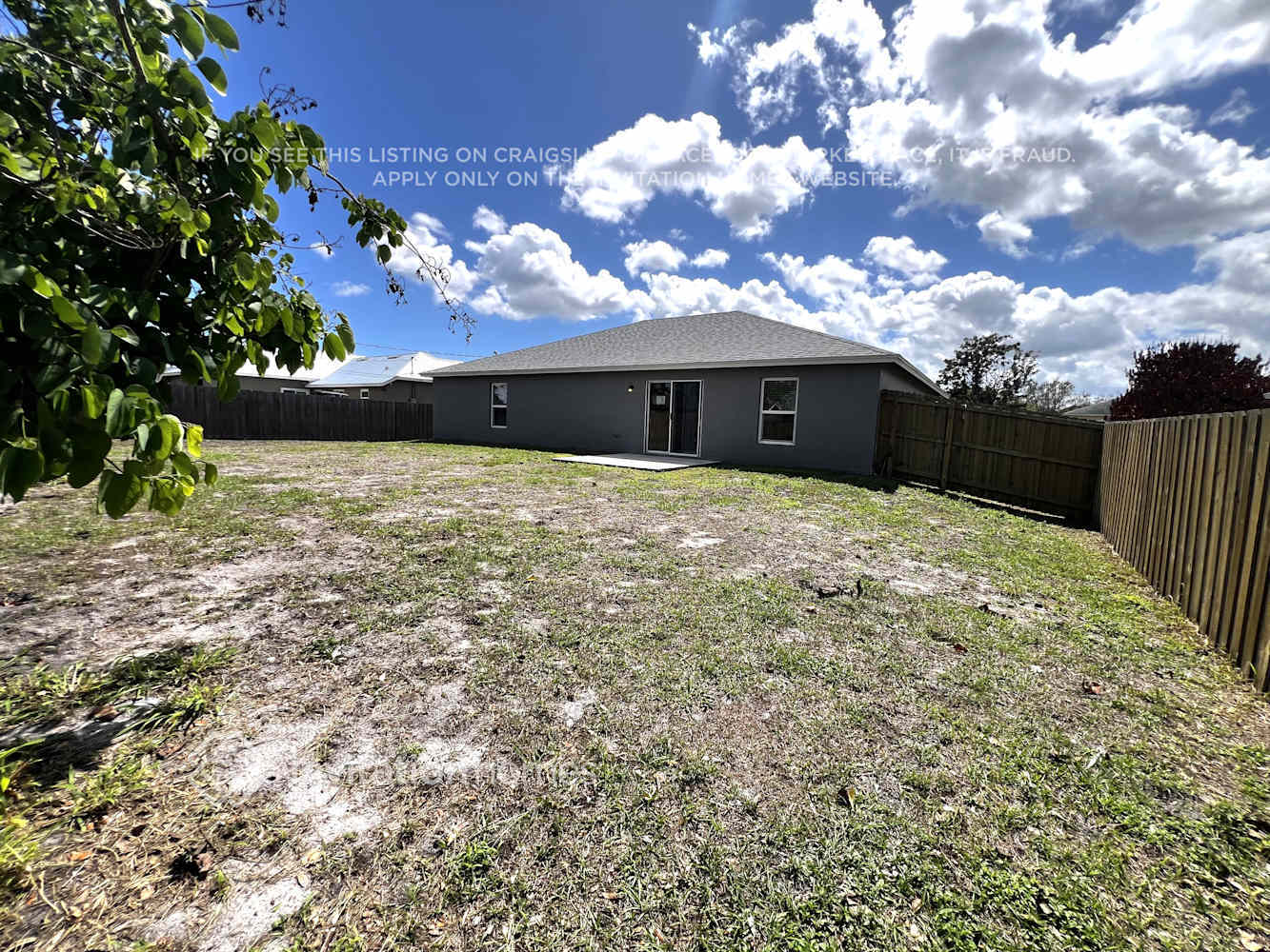 Building Photo - 225 SW Grove Ave