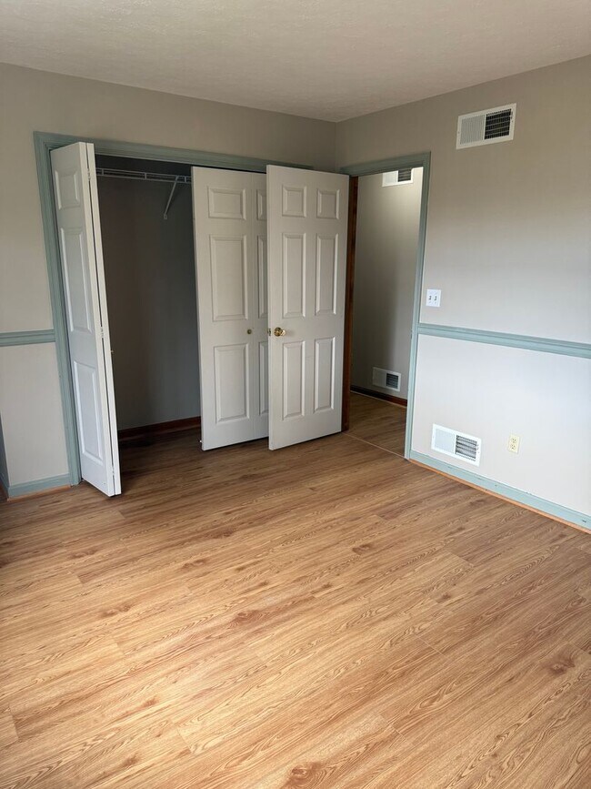 Building Photo - 1560 Buttercup Dr