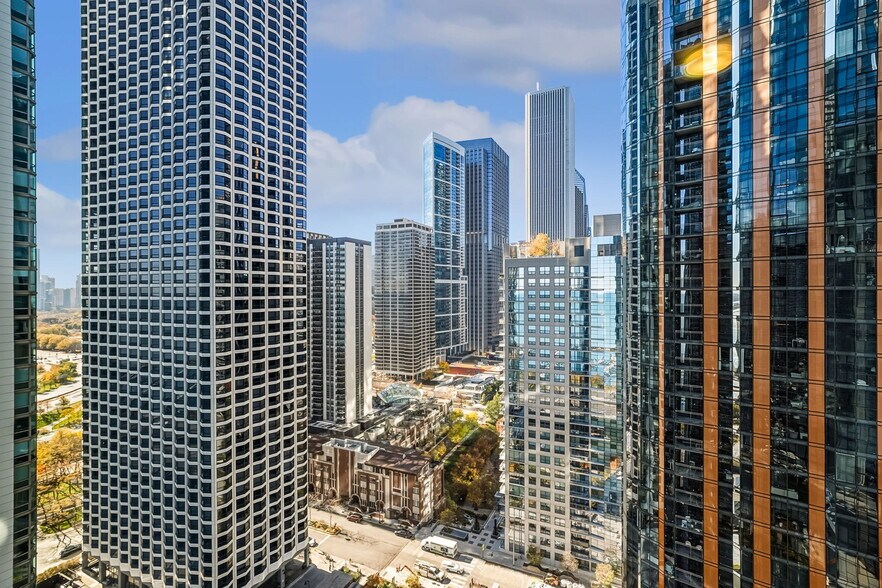 Building Photo - 211 N Harbor Dr