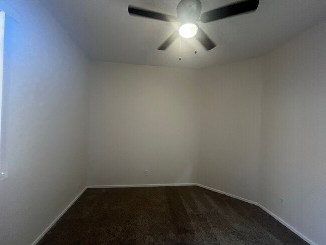 Building Photo - single story, 3 bed, 2 bath, 2 car garage in gated community in Summerlin