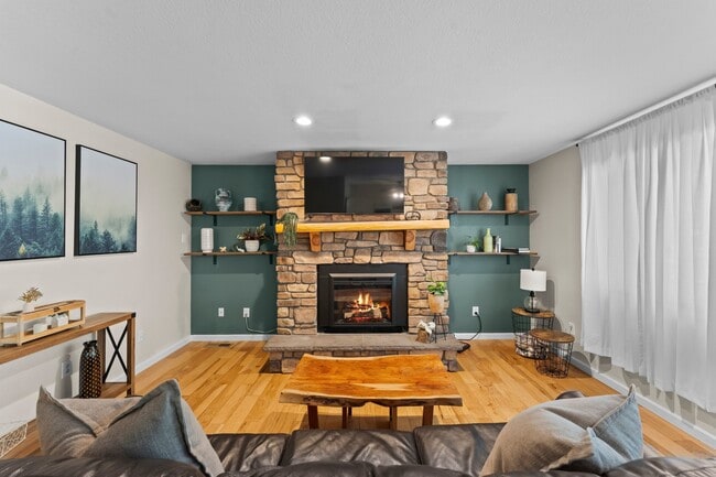 Building Photo - 417 N Coraline St