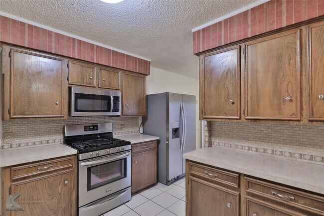 Building Photo - Chimney Rock Duplex