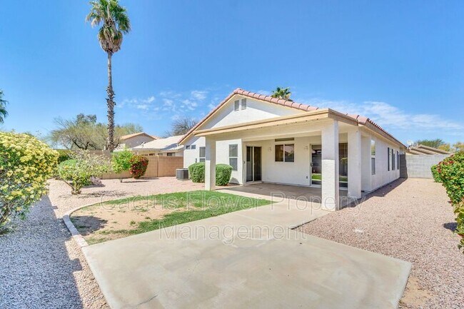 Building Photo - 2401 E Derringer Way