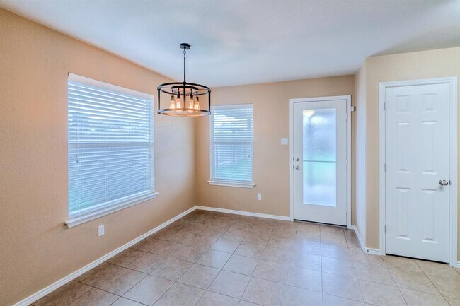 Building Photo - 328 Baldwin St