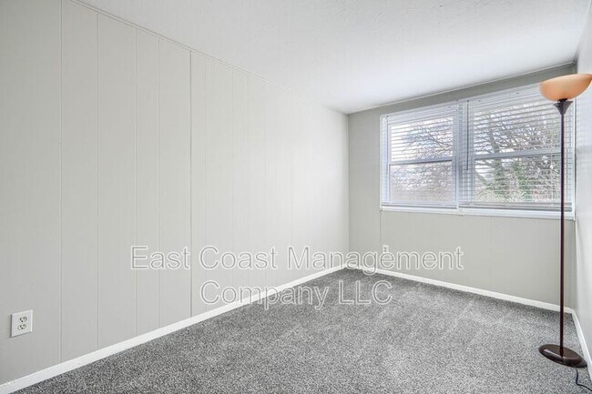 Building Photo - 431 Caledonia Ave