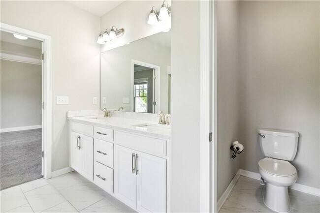 Building Photo - 510 Suwanee Pass Ln