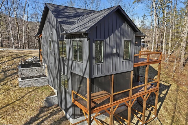 Building Photo - 106 Fairway Cir