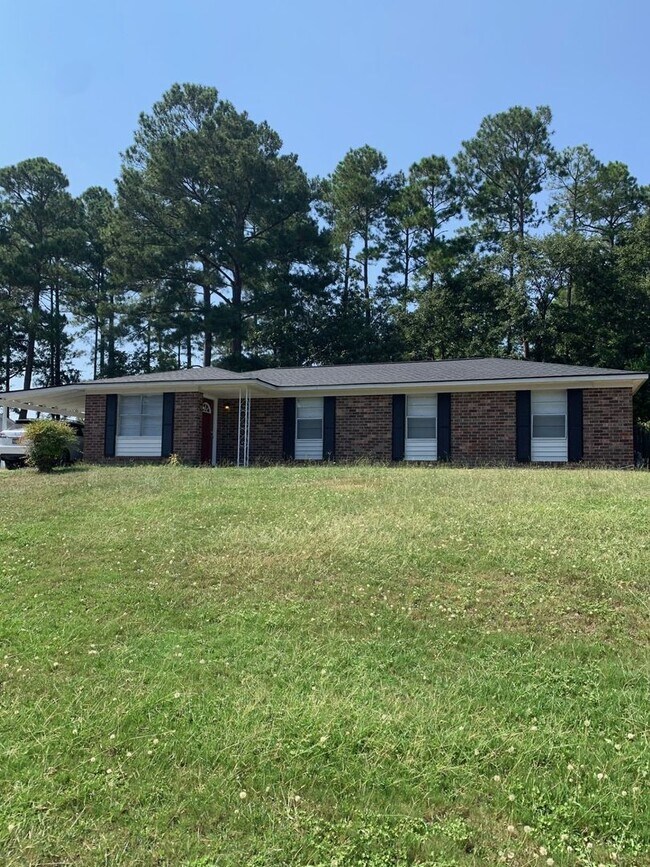 Building Photo - Located in McDuffie Woods Subdivision