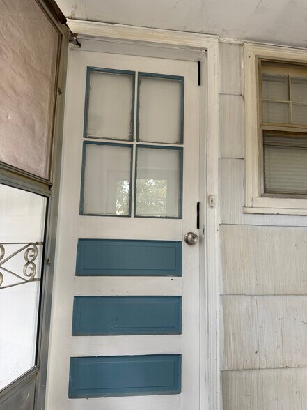 Building Photo - 214 Columbia St