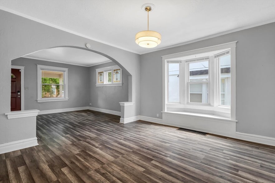 Building Photo - 1223 Gruner pl