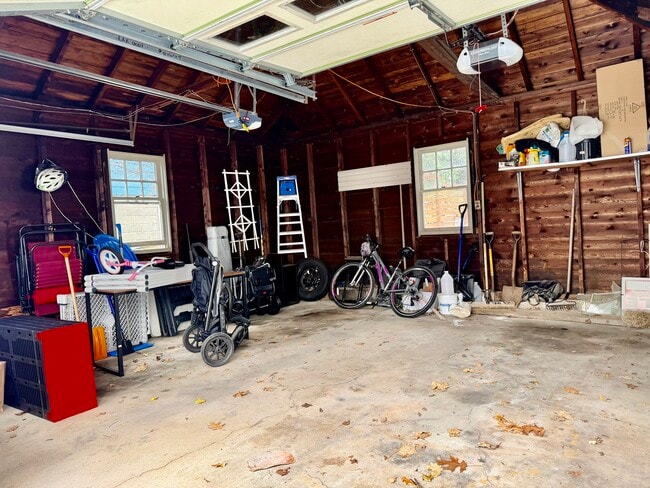 Building Photo - 740 Belmont St