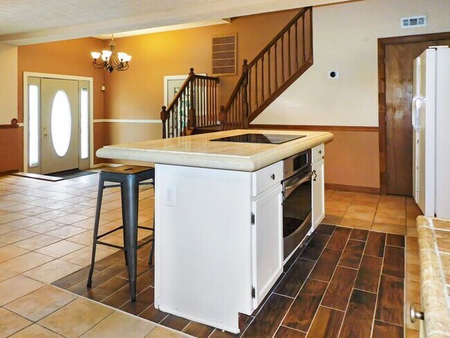 Building Photo - 217 Pawnee Ln
