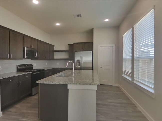 Building Photo - 9835 Willow Creek Commerce Dr